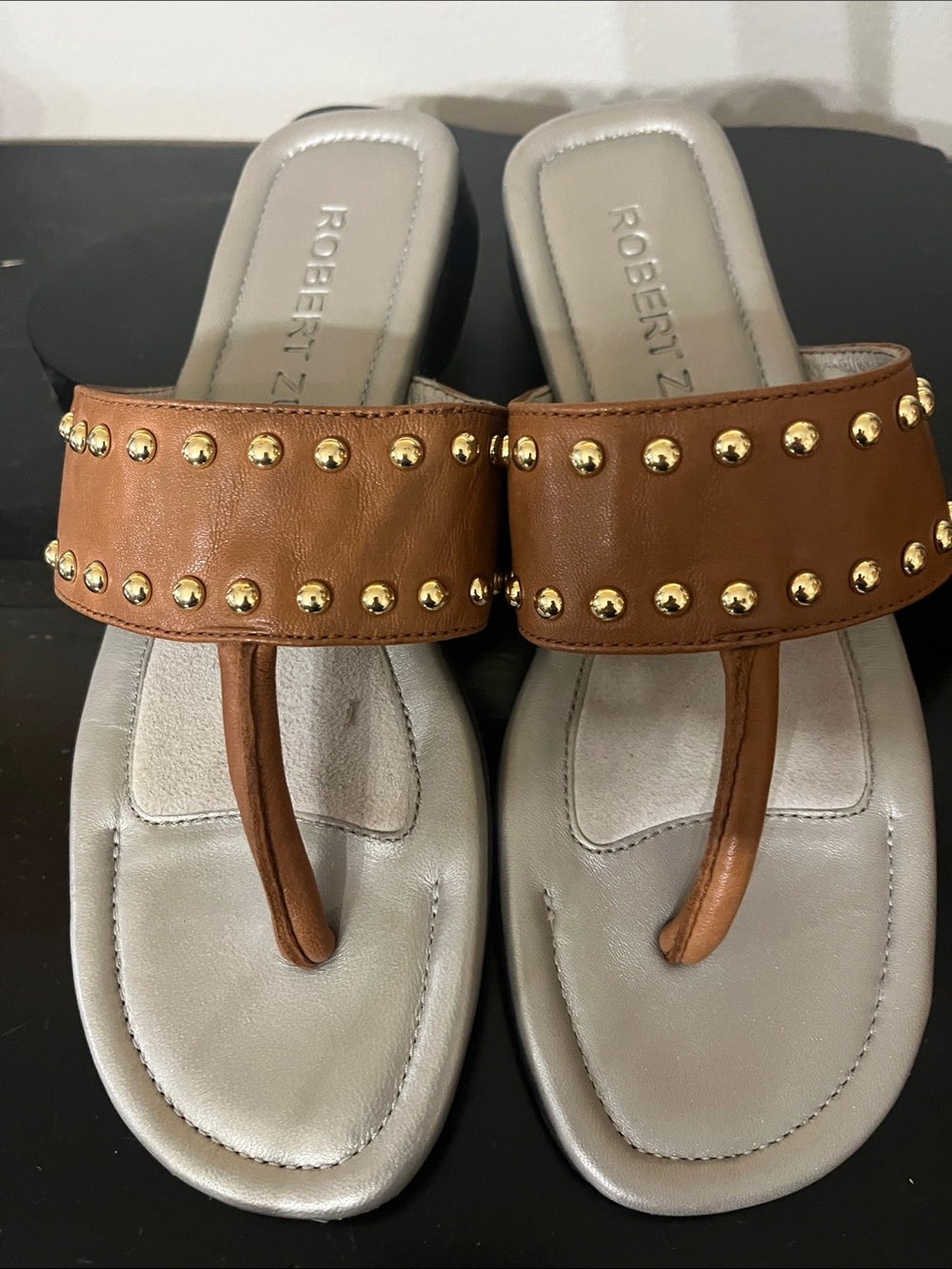 Robert Zur Leather gold Stud Thong Sandals - Brown Sz 6